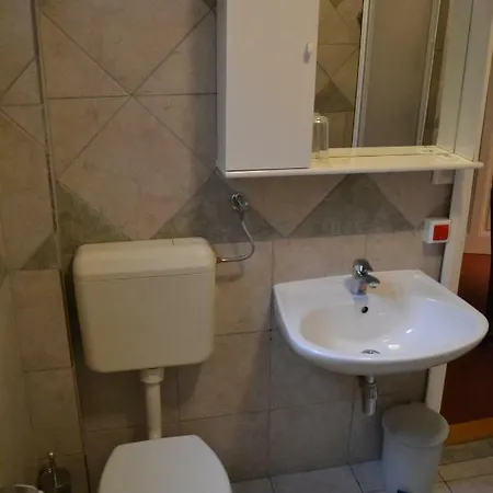 فندق مبيت وإفطار Ada *